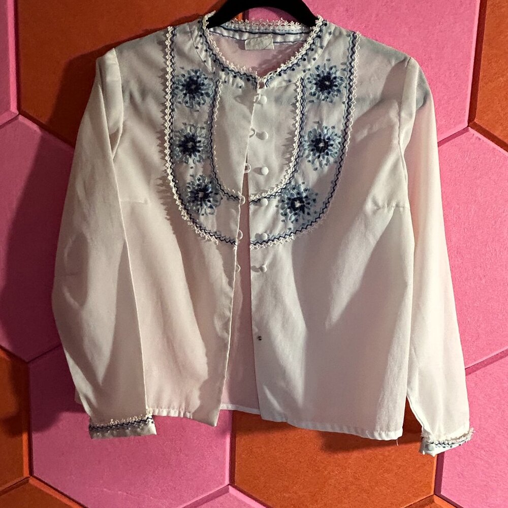 ✨ 60's/70's Vintage Embroidered Blouse ✨